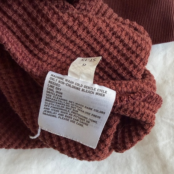 Uniqlo Rust Waffle Knit Long Sleeve Sweater - Picture 5 of 5